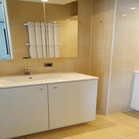 In Near Golf Course דירה