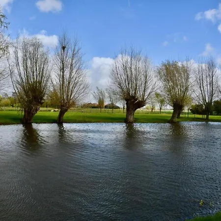 In Near Golf Course דירה